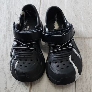 2/$10 Kids Black and White Stride Rite Water Shoes